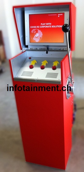 SlotMachine, einarmiger Bandit, Touchscreen-Game Werbespiel, Messespiel, AdGame, Infotainment, AppGame, TabletGame, interaktive Präsentation, Standwettbewerb, MesseGame, EventGame, Eventtool, Messe-Animation, Buzzerspiel, BuzzerGame, Messewettbewerb, Sofort-Gewinnspiel, GameShow SlotMachine SwissRe Messespiel
