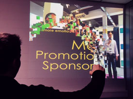 interaktive Bodenprojektion Besuchermagnet interaktive Kommunikationslösungen Aufmerksamkeit erlbenisreich emotion emotionalisieren Spass Einkaufszentrum EyeCatcher Messe Promotion Sponsoring